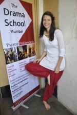 Kalki Koechlin snapped at Mumbai Drama school in Charni Road, Mumbai on 28th April 2013 (48).JPG